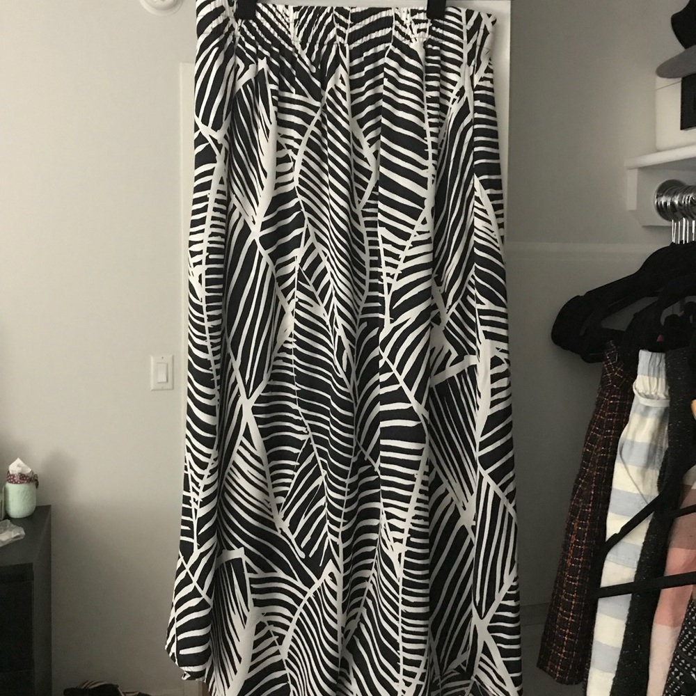 LOFT Maxi Skirt - Navy Tribal Like Print - Size M